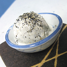 豆腐と黒ごまの練乳アイスクリーム