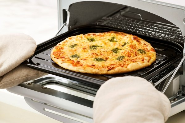 25cmのピザも焼ける「ひろびろ庫内」.jpg