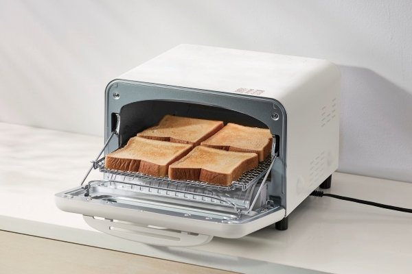 トーストが4枚焼ける「ひろびろ庫内」.jpg