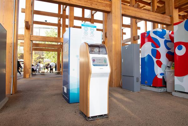 万博会場にマイボトル洗浄機が設置されている様子.jpg
