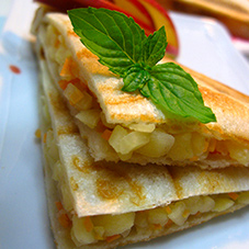 はちみつりんごとにんじんのホットサンド